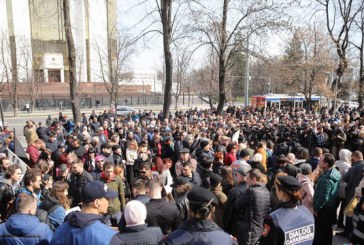 Protest în faţa Parlamentului