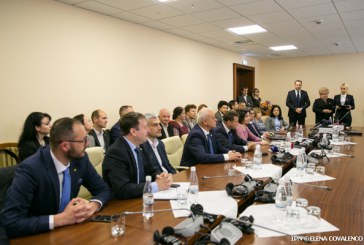 Deputații Partidului Şor au venit la discuțiile ACUM, dar au fost „trimiși la pușcărie”