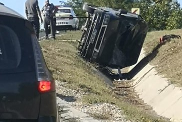 Două maşini răsturnate în două zile,  pe drumul de  intrare în Orhei