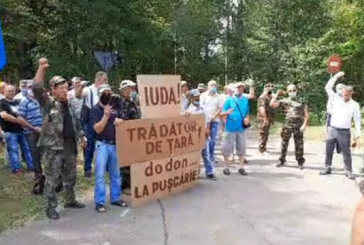 Zeci de veteranii au protestat în fața reședinței de stat de la Condrița