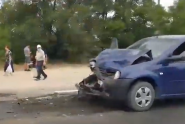 Două mașini s-au tamponat la ieșirea din Orhei. Un bărbat, transportat la spital