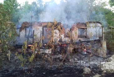 Pompierii din Orhei, fără pic de răgaz: Trei focare de vegetaţie şi două case în flăcări, într-o singură zi FOTO