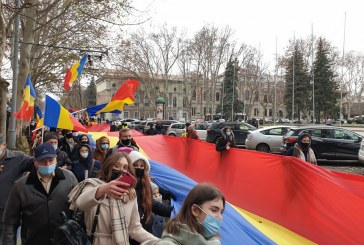 Ziua Naţională a României, marcată la Chişinău cu un Marş Tricolor de 102 metri