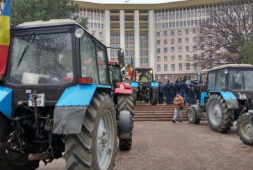 Agricultorii au ieșit din nou în stradă. Protest în centrul Chișinăului la care s-au alăturat și transportatorii