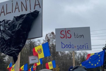 La Chișinău mii de manifestanți au cerut demisia guvernului și alegeri anticipate