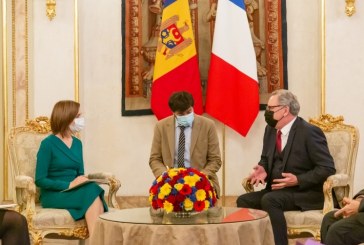 Președintele Maia Sandu s-a întâlnit, în prima zi a vizitei la Paris, cu Richard Ferrand, Președintele Adunării Naționale a Republicii Franceze