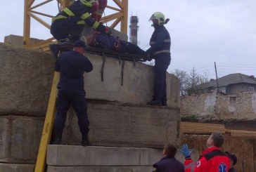 Salvatorii din Orhei au salvat o persoană de pe o macara de la înălțimea de 30 metri