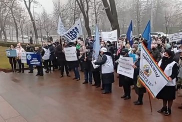 Protest în faţa Parlamentului organizat de sindicalişti