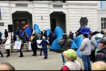 Câteva ONG-uri condamnă acțiunile organizatorilor protestului de ieri din fața Procuraturii Generale