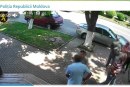 Imagini cu oameni care țin în mână bani lângă sediul din Orhei al unui partid de opoziție au fost publicate de poliție